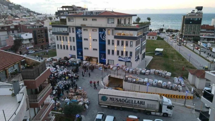 Kuşadası'ndan afet bölgesine destek yağıyor