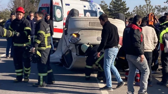 Kütahya'da otomobil takla attı: 2 yaralı