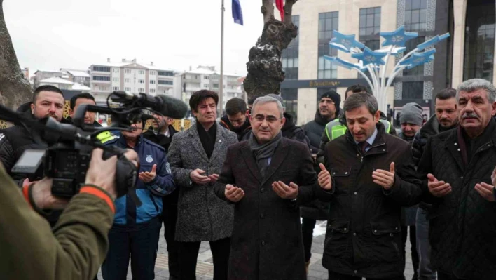 Kütahya'dan 22. tır dualarla uğurlandı