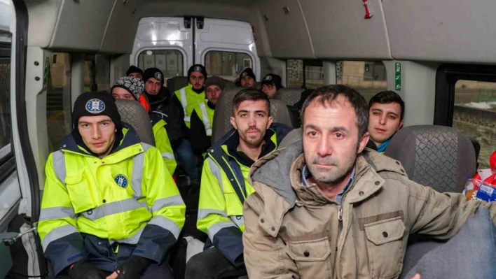 Kütahya'dan deprem bölgesine 11 kişiden oluşan temizlik ekibi