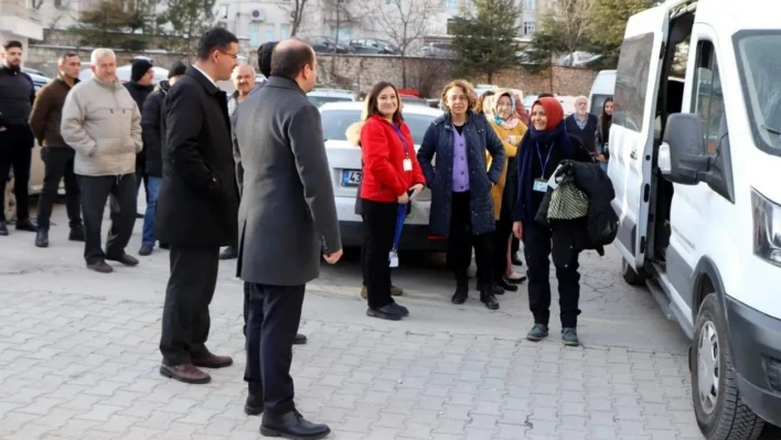 Kütahya Sağlık Müdürlüğü deprem bölgesine hastalıklara karşı alınan tedbirlere yönelik ekip gönderdi