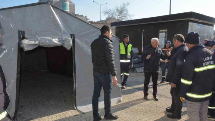 Lapseki Belediyesi deprem bölgesine deprem çadırı, mobil tuvalet ve banyo gönderdi