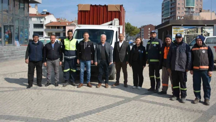 Lapseki Belediyesi deprem bölgesine 13'üncü yardım aracını gönderdi