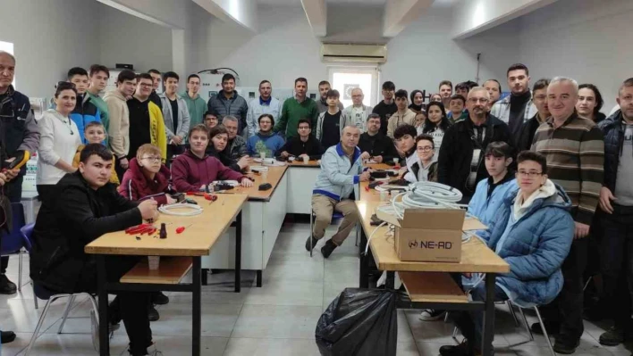 Liseli öğrencilerin ürettiği prizler depremzedelere ışık olacak