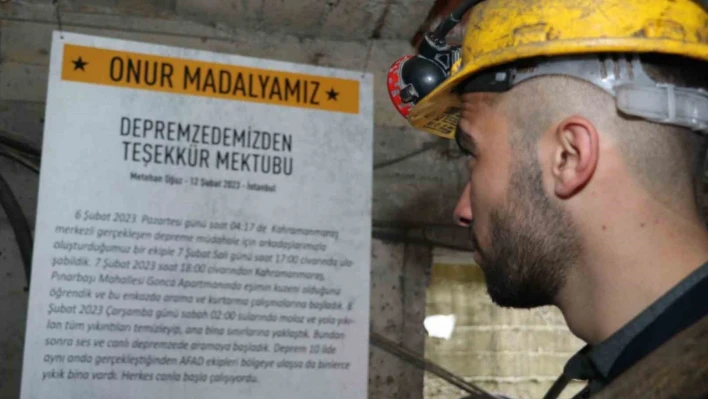 Madenciler teşekkür mektubunu 'onur madalyası' diye kömür ocağının girişine astı