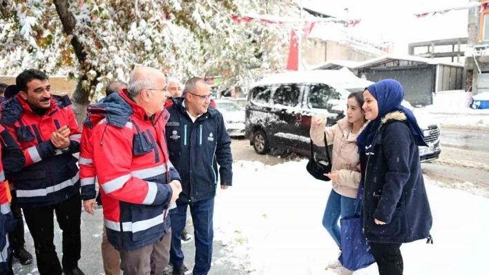 Malatya Büyükşehir Belediyesi'nin karla mücadele çalışmaları sürüyor