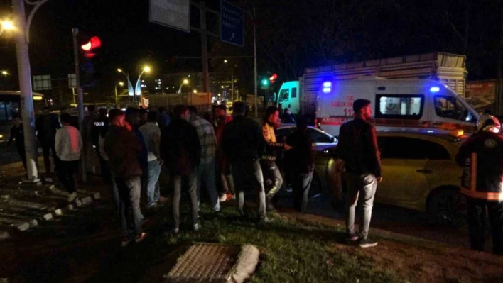 Malatya'da 3 aracın karıştığı kazada can pazarı: 5 yaralı