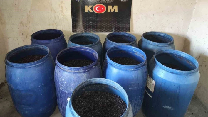 Malatya'da 4 ton 800 litre el yapımı boğma rakı ile şarap ele geçirildi