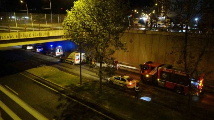 Malatya'da alt geçitte kontrolden çıkan araç karşı şeride geçti: 2 yaralı