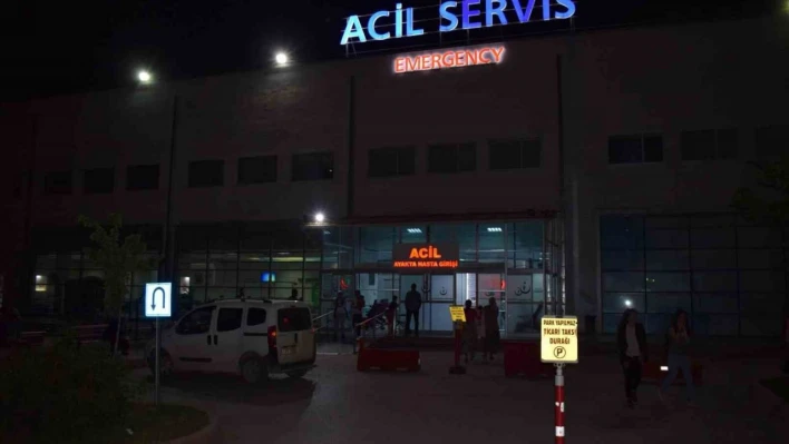 Malatya'da bir kişi ayırmaya çalıştığı kavgada bıçakla ağır yaralandı
