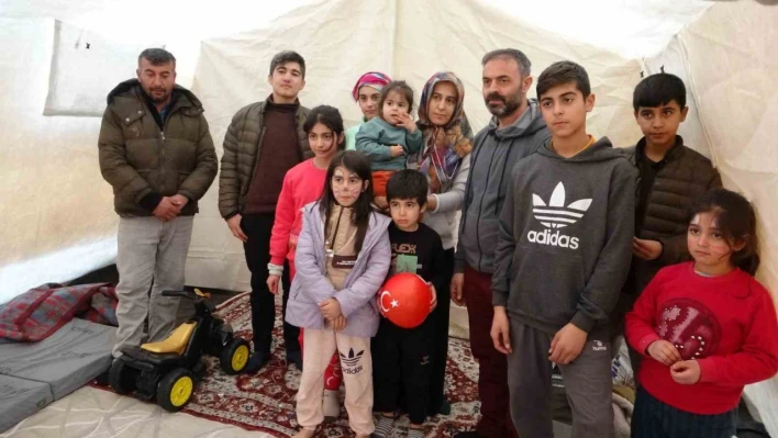 Malatya'da depremzedeler çadır kentte hayata tutunuyor