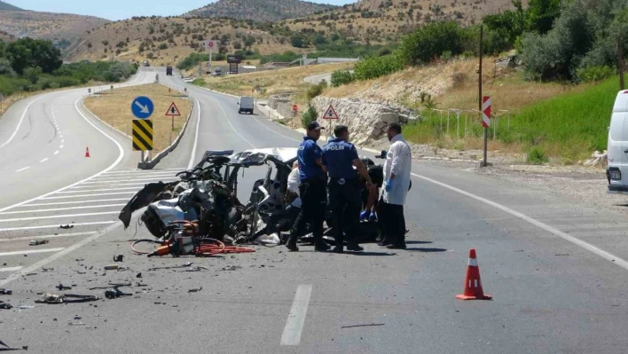 Malatya'da hafriyat kamyonu ile otomobil çarpıştı: 1 ölü, 2 yaralı