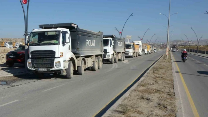 Malatya'da hafriyat kamyonu sürücülerinden ceza protestosu