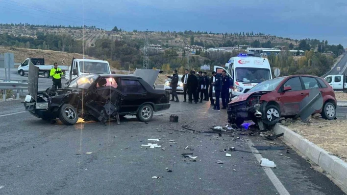 Malatya'da iki aracın çarpıştı kazada 3 kişi yaralandı