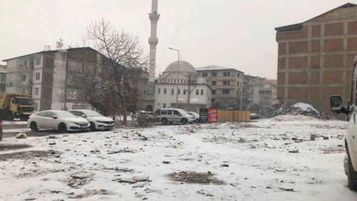 Malatya'da kar yağışı etkili oluyor