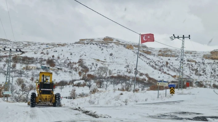 Malatya'da kar yağışı nedeniyle 129 köy yolu ulaşıma kapandı