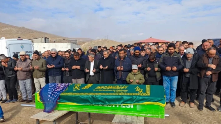 Malatya'da kayıp olarak aranırken ölü bulunan kadın defnedildi