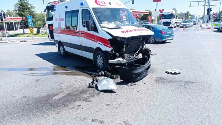 Malatya'da kaza ihbarına giden ambulans kaza yaptı