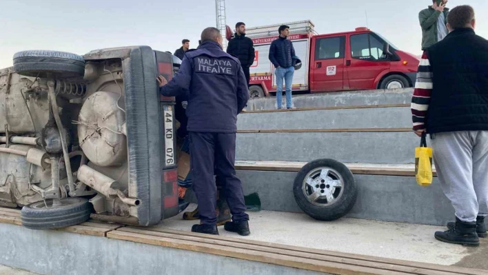 Malatya'da kontrolden çıkan Tofaş devrildi