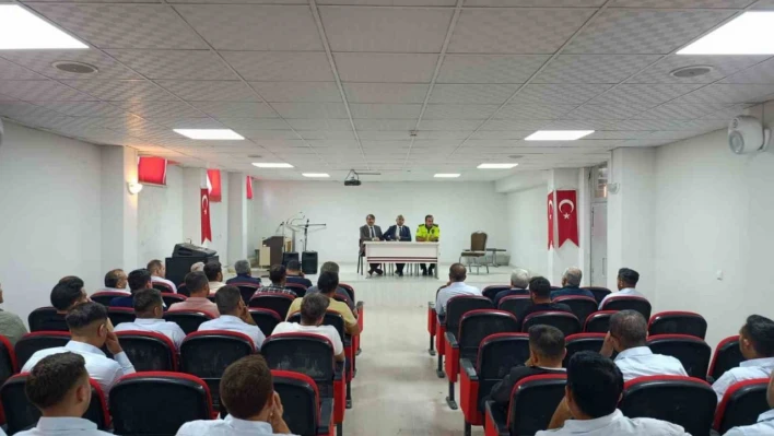 Malatya'da okul servisi sürücülerine bilgilendirme toplantısı düzenlendi