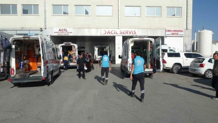 Malatya'da otomobil ile kamyonet çarpıştı: 6 yaralı