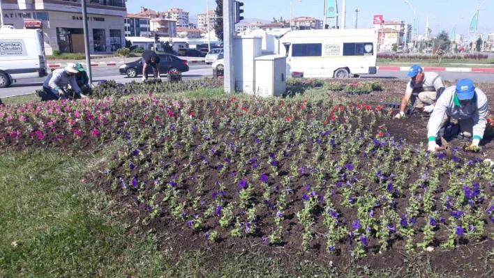 Malatya'da parklar ve refüjler yenileniyor