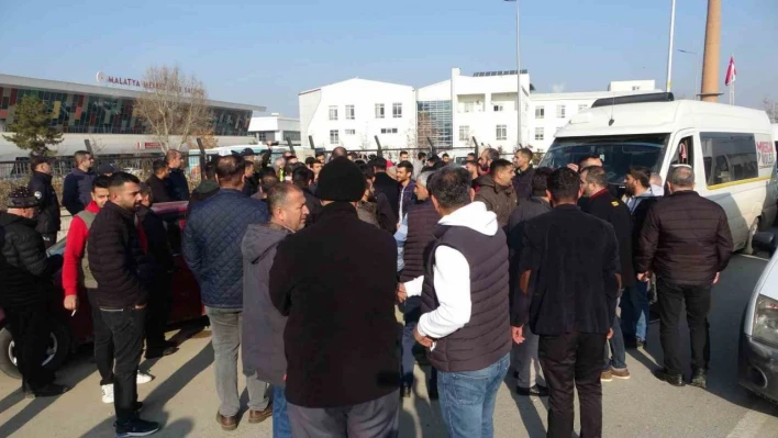 Malatya'da servis taşımacılığı yapan şoförlerden 'trafik cezası' tepkisi