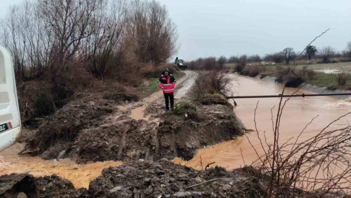 Malatya'da su kanalı patladı, mahalle su altında kaldı