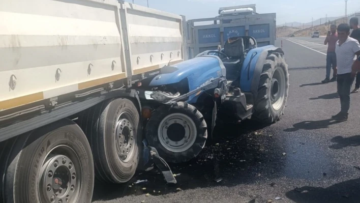 Malatya'da tır ile çarpışan traktörün sürücüsü yaralandı