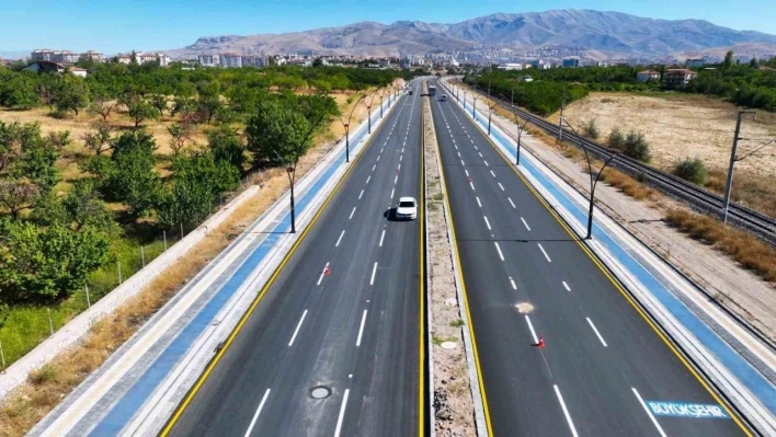 Malatya'da, trafik güvenliği için 920 bin metre yol çizgi çalışması yapıldı