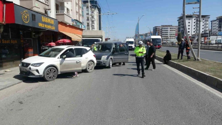 Malatya'da üç araçlı zincirleme kazada: 1 yaralı