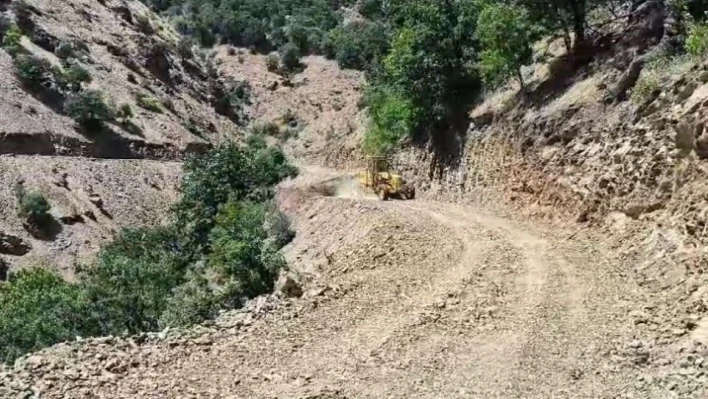 Malatya'da yol çalışmaları sürüyor