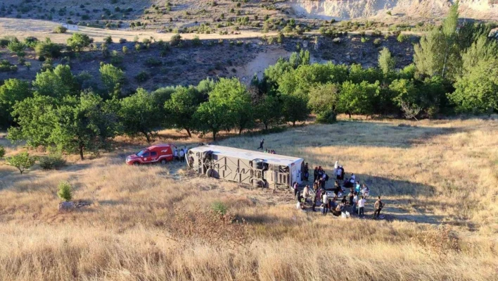 Malatya'da yolcu otobüsü şarampole uçtu: 3'ü ağır 11 yaralı