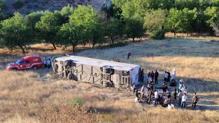 Malatya'da yolcu otobüsü şarampole uçtu: 22 yaralı