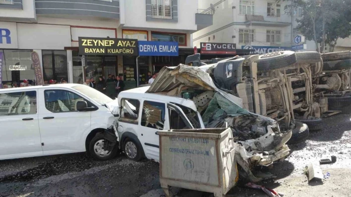 Malatya'daki 5 kişinin yaralandığı feci kaza kamerada