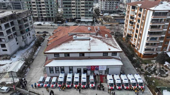 Malatya'ya gönderilen yeni ambulanslara göreve başladı