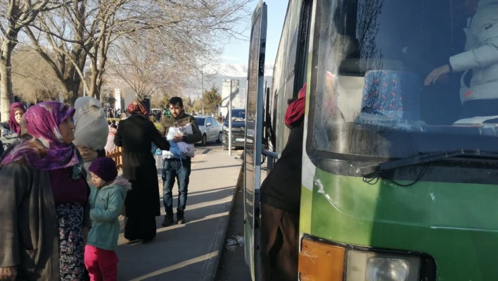 Manisa Büyükşehir Belediyesinin otobüsleri depremzedelerin hizmetinde