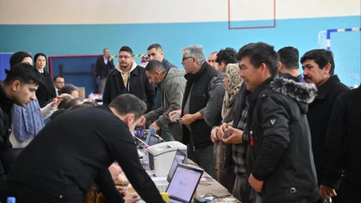 Manisa'da depremzedeler için kayıt masası oluşturuldu