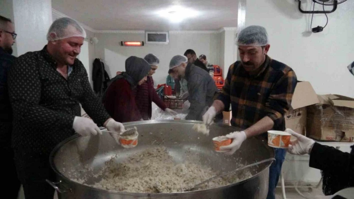 Mardin'de kazanlar gönüllüler tarafından depremzedeler için hazırlanıyor