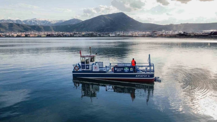 Mavi Nefes Projesi kapsamında Van Gölü'nde temizliğe başlandı