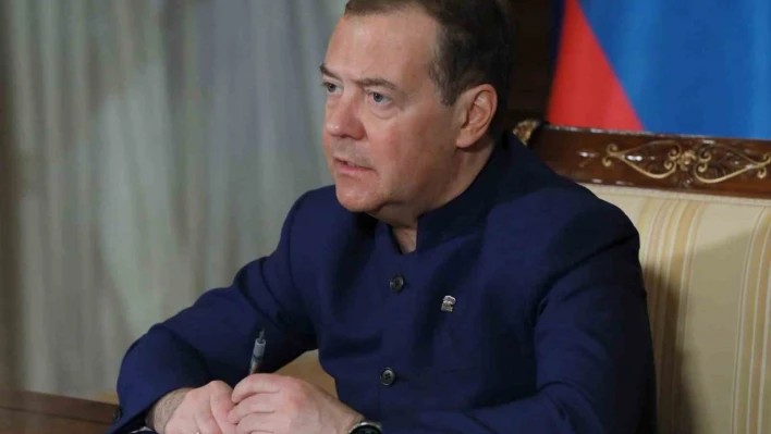 Medvedev: 'Ülkemize yönelik tehditleri, Polonya sınırına kadar olsa bile mümkün olduğunca geri itmeliyiz'