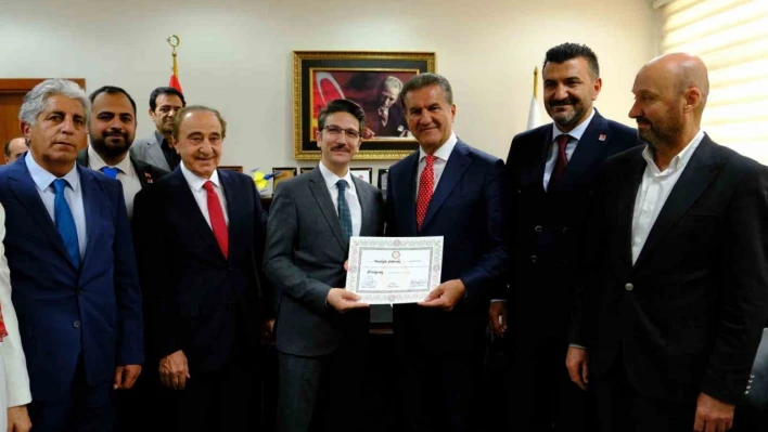 Milletvekili Sarıgül mazbatasını aldı