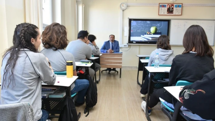 Milli Eğitim Müdürü Gün, Erzincan Fen Lisesi öğrencileriyle bir araya geldi