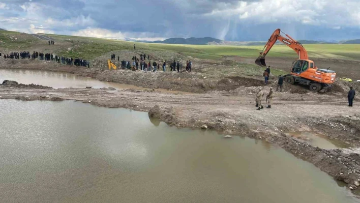 Minik Enes, ineğini kurtarmaya çalışırken gölette boğuldu