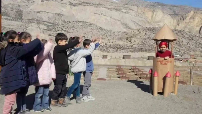 Minik Yusuf, Lagari Hasan Çelebi'yi canlandırdığı video ile büyük beğeni aldı