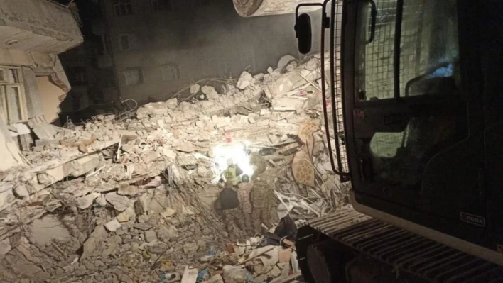 MSB: '2'nci Kolordu İstihkam Alayı arama faaliyetine aydınlatmalı olarak devam ediyor'