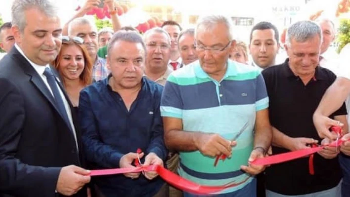 Muhittin Böcek: 'Türkiye önemli bir siyaset adamına veda etti'