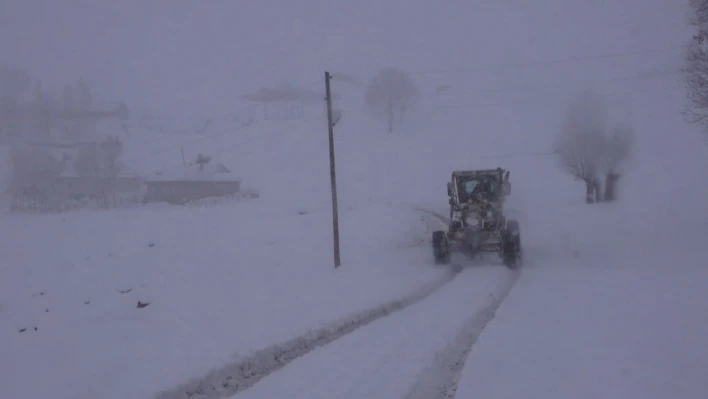 Muş'ta 297 köy yolu ulaşıma kapandı