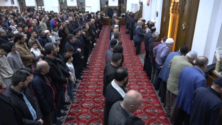 Muş'ta ilk teravih namazı kılındı