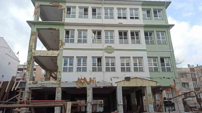 Mustafakemalpaşa'daki okullarda deprem seferberliği